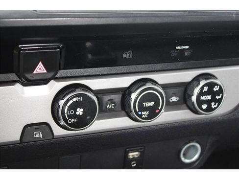 Used 2017 Toyota Tacoma SR5 RWD image 21