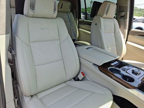 New 2026 Cadillac Escalade ESV Platinum Sport AWD/4WD image 19