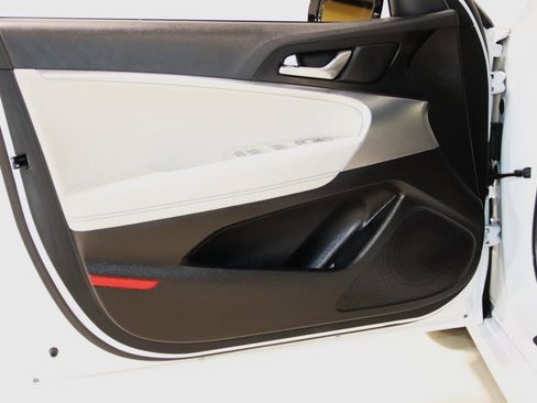 Used 2024 Genesis G70 2.5T image 29