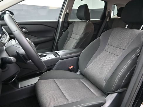 Used 2025 Nissan Rogue SV image 16