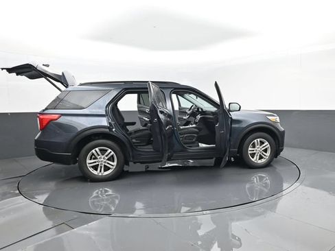 Used 2024 Ford Explorer XLT AWD/4WD image 30