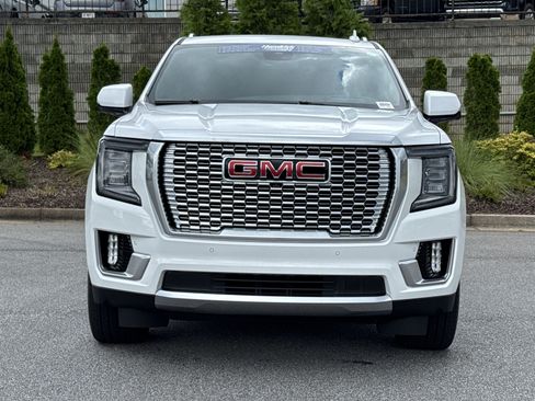 Used 2023 GMC Yukon Denali AWD/4WD image 3