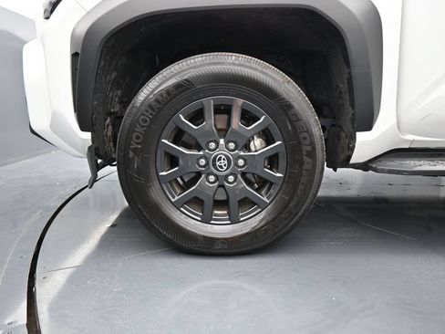 Used 2025 Toyota 4Runner SR5 AWD/4WD image 28