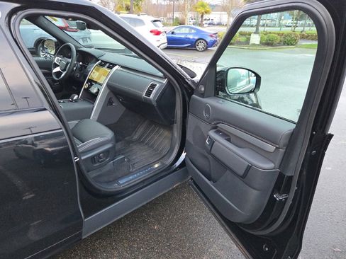 Certified 2024 Land Rover Discovery Dynamic SE image 18