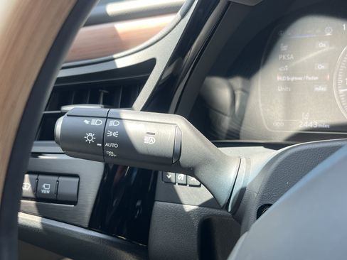 Used 2025 Lexus ES 350 Ultra Luxury FWD image 19