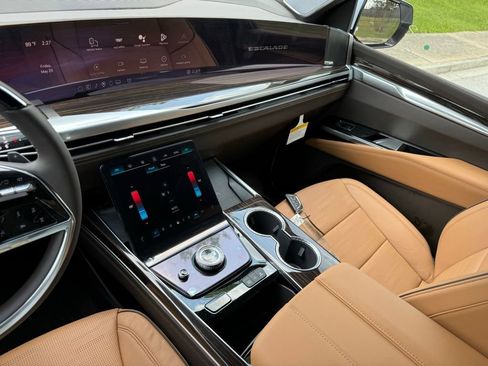 New 2026 Cadillac Escalade Luxury w/ Touring Package AWD/4WD image 30
