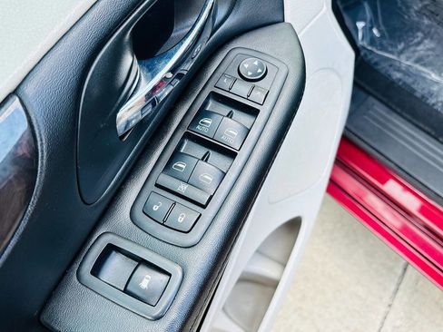 Used 2018 Dodge Grand Caravan SE w/ UConnect Hands-Free Group image 37