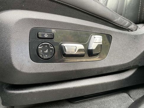 Used 2023 BMW X7 M60i w/ Executive Package image 21