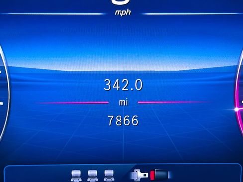 Used 2025 Mercedes-Benz GLC 300 image 4