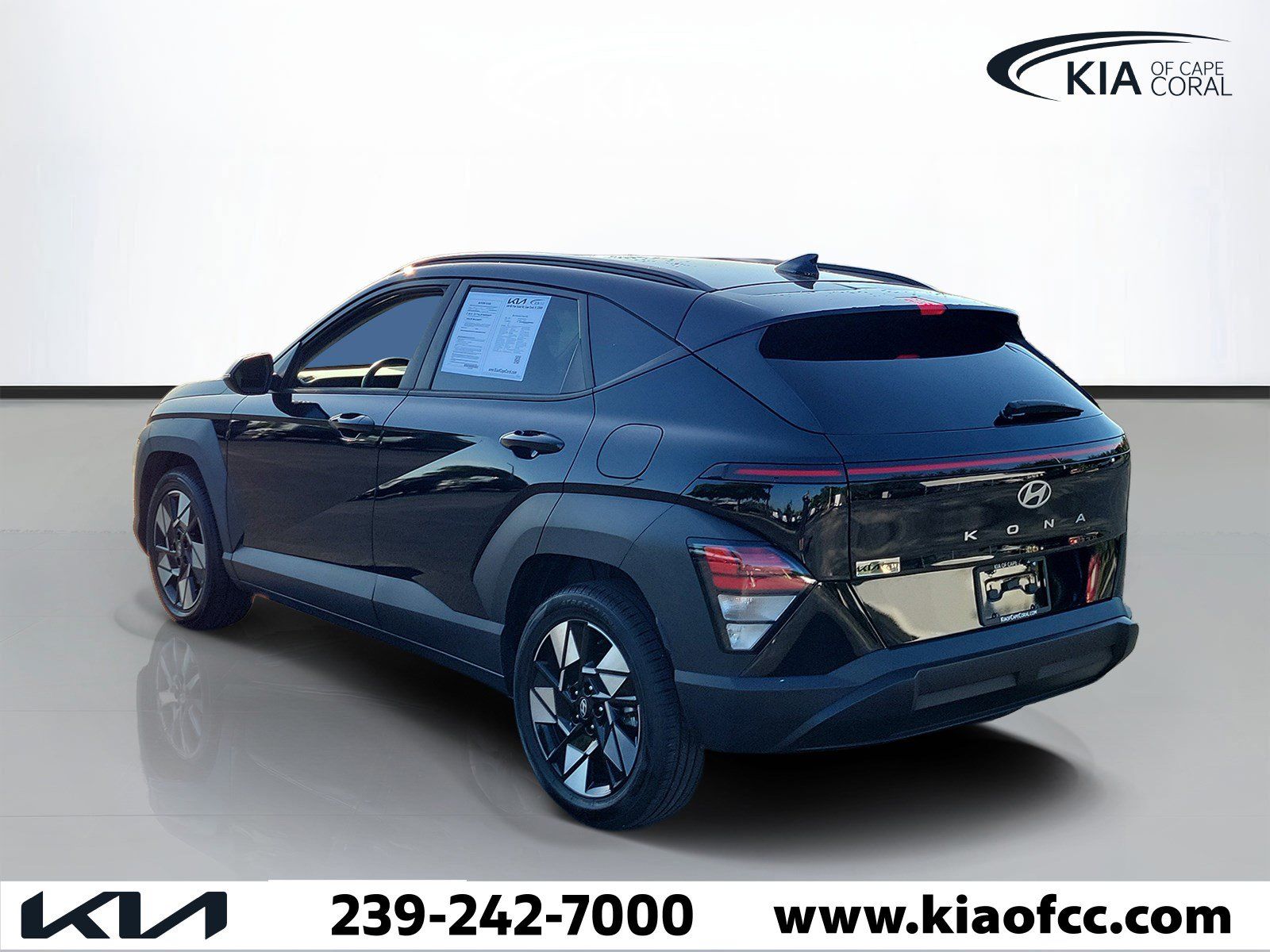 Used 2024 Hyundai Kona SEL w/ Convenience Package FWD image 4
