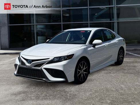 Used 2024 Toyota Camry SE FWD image 7