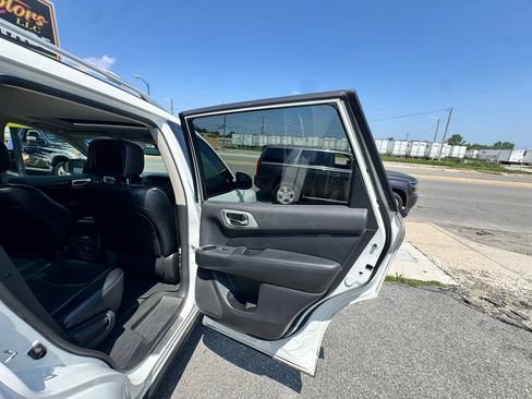 Used 2014 Nissan Pathfinder Platinum w/ Platinum Premium Package AWD/4WD image 19