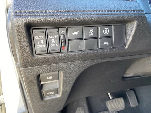 Used 2023 Honda Odyssey Touring image 43