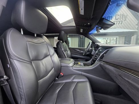 Used 2019 Cadillac Escalade ESV Platinum image 12