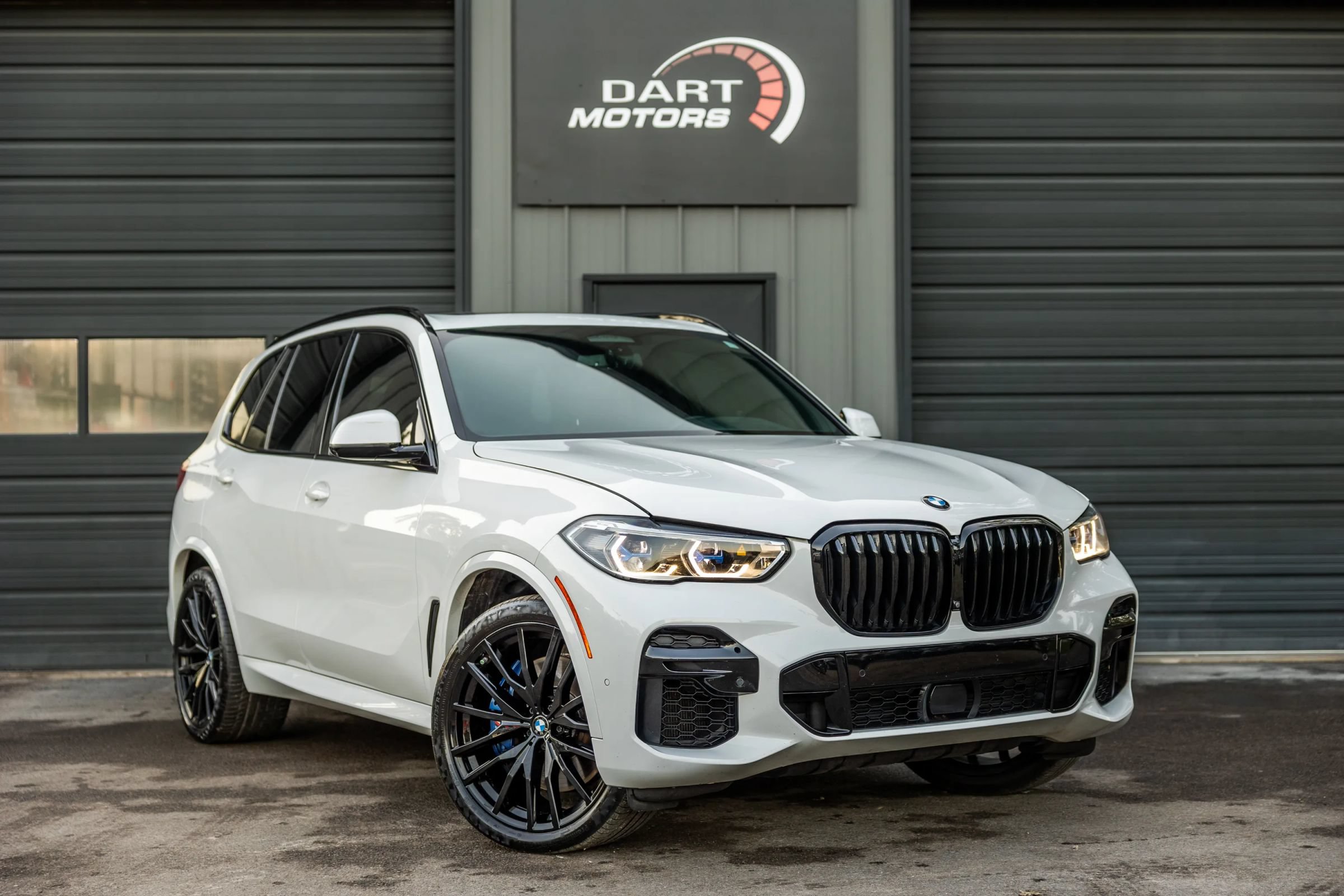 Used 2023 BMW X5 M50i w/ Executive Package AWD/4WD image 3
