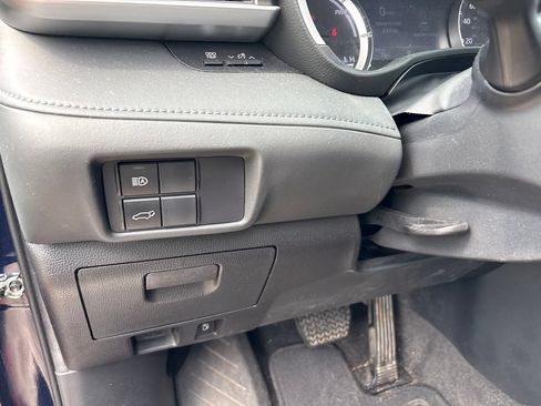 Used 2023 Toyota Highlander XLE FWD image 13