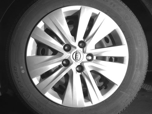 Used 2025 Nissan Sentra S image 14