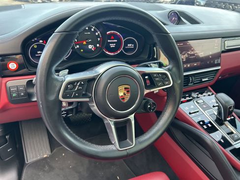 Used 2023 Porsche Cayenne Platinum Edition image 38