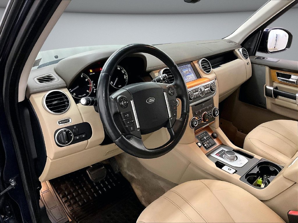 Used 2016 Land Rover LR4 HSE AWD/4WD image 17