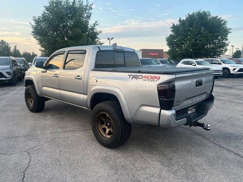 Used 2016 Toyota Tacoma TRD Sport w/ Premium & Technology Package AWD/4WD image 4