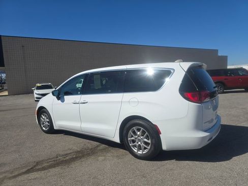Used 2024 Chrysler Voyager LX image 8