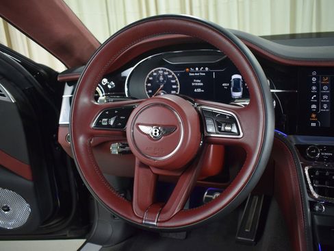 Used 2023 Bentley Flying Spur V8 image 28