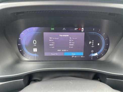 Certified 2024 Volvo XC40 B5 Core image 25