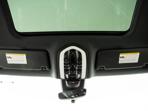 Certified 2024 Porsche Macan S AWD/4WD image 20