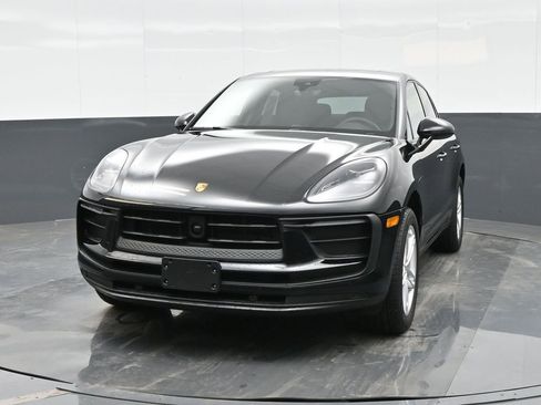 Certified 2025 Porsche Macan image 12