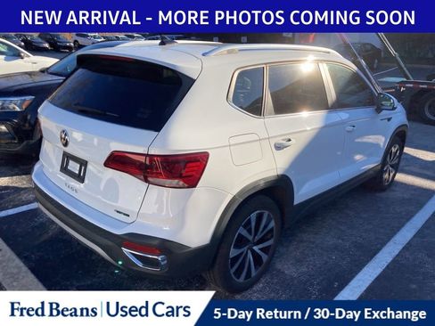 Used 2022 Volkswagen Taos SE w/ Panoramic Sunroof Package image 6