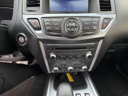 Used 2019 Nissan Pathfinder SL image 25