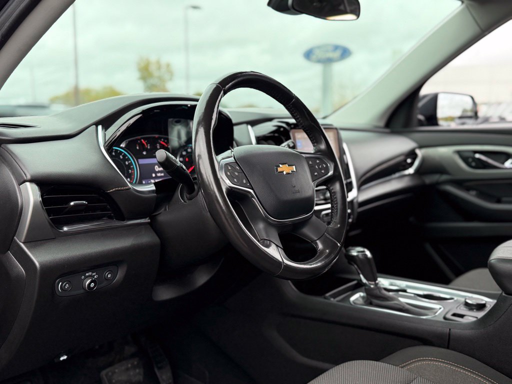 Used 2020 Chevrolet Traverse LT w/ Driver Confidence II Package AWD/4WD image 9