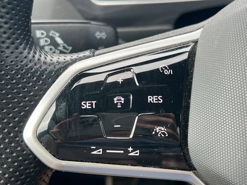 Used 2024 Volkswagen Tiguan SEL R-Line AWD/4WD image 31