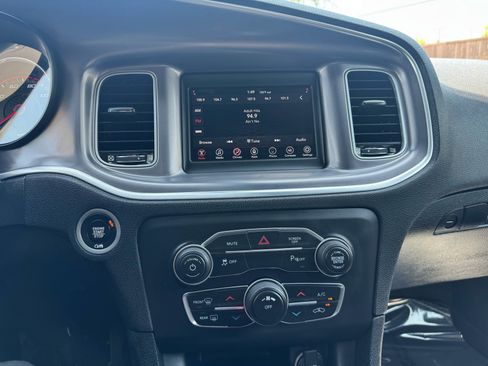 Used 2020 Dodge Charger SXT RWD image 16