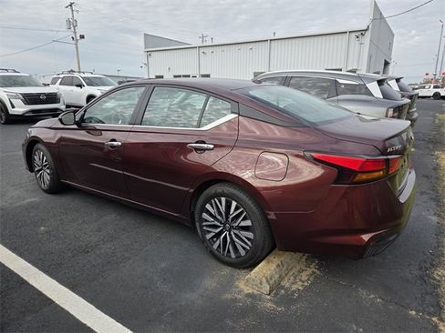 Used 2025 Nissan Altima 2.5 SV image 5