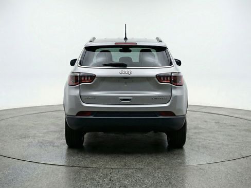 Used 2025 Jeep Compass Latitude image 7