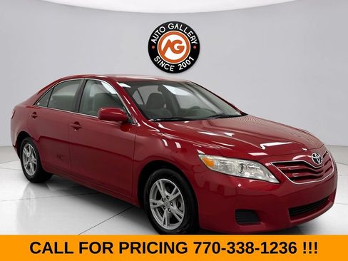 Used 2010 Toyota Camry LE FWD image 1