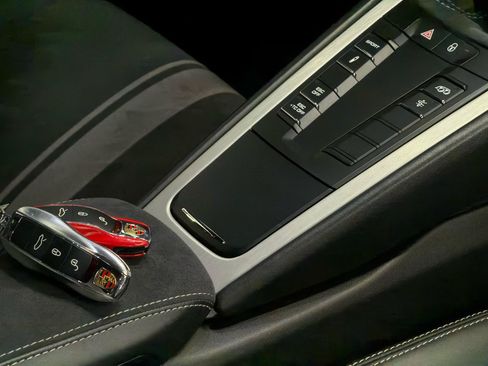 Used 2018 Porsche 911 GT3 RWD image 22