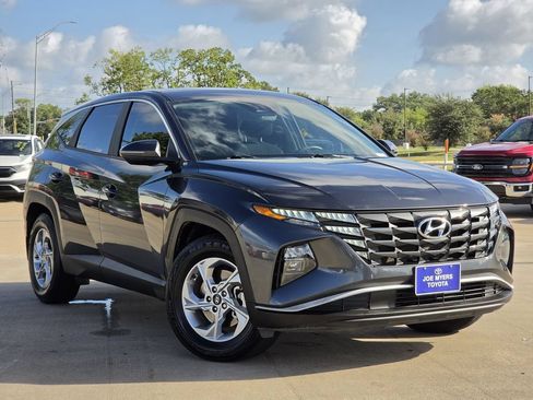 Used 2022 Hyundai Tucson SE FWD image 2