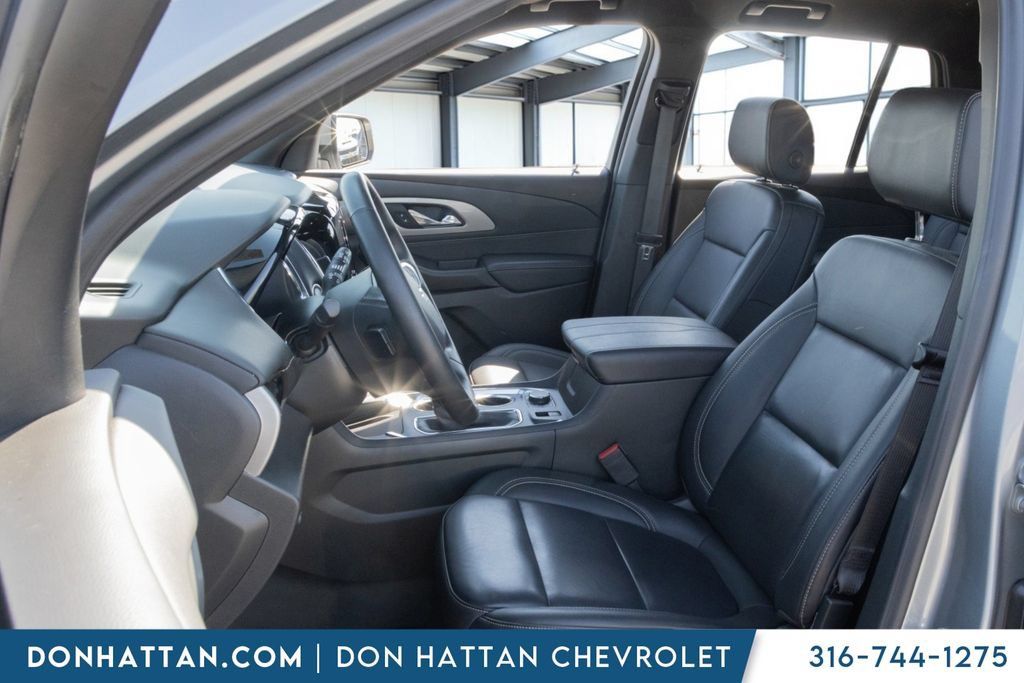 Used 2023 Chevrolet Traverse LT w/ LT Premium Package AWD/4WD image 13