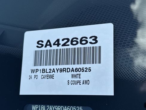 Used 2024 Porsche Cayenne S image 37