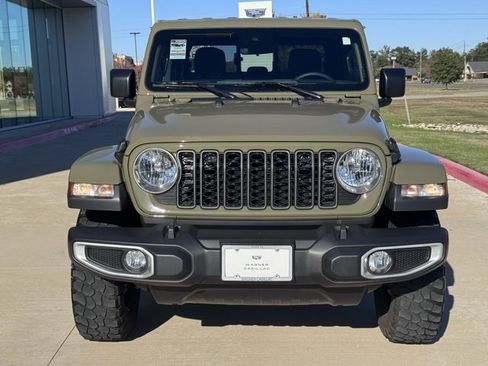 Used 2025 Jeep Gladiator Sport image 8
