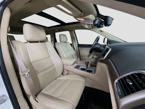 Used 2015 Jeep Grand Cherokee Limited w/ Luxury Group II image 30