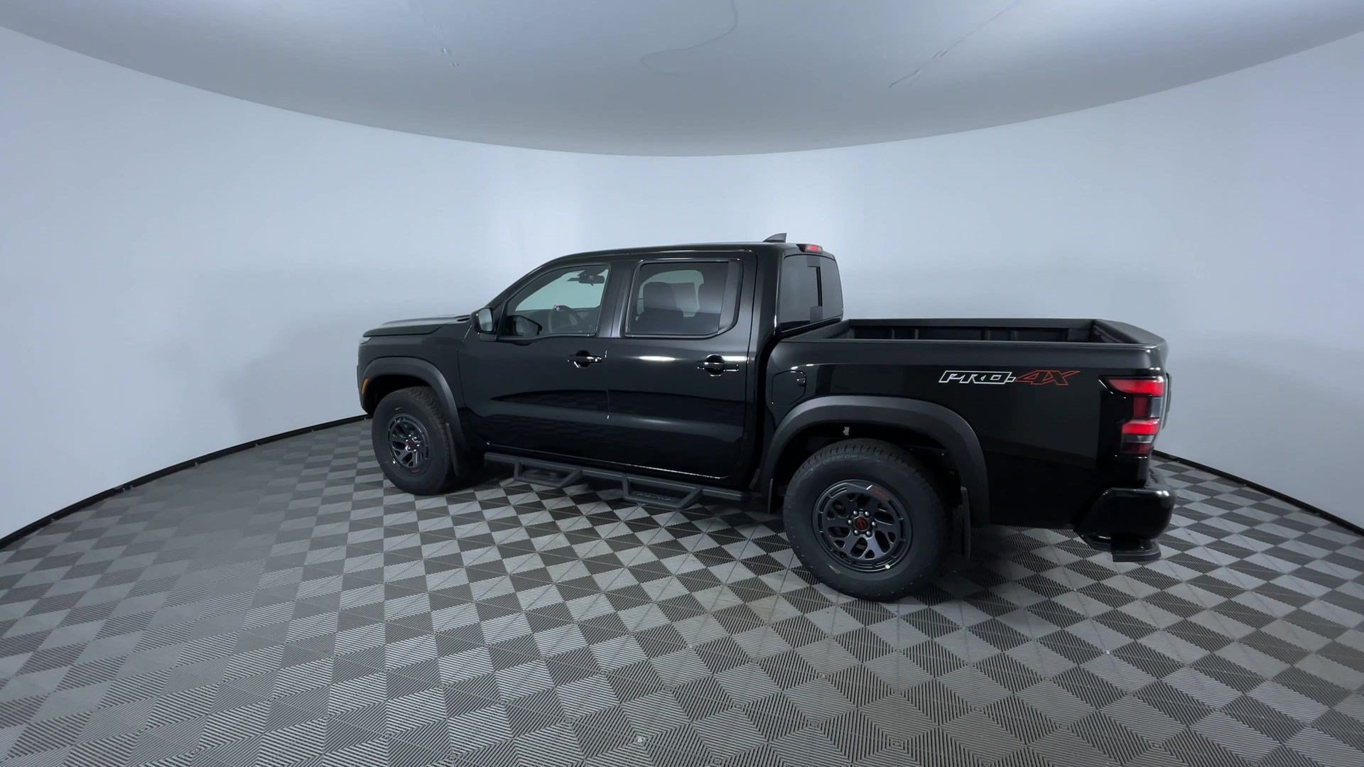 Used 2026 Nissan Frontier PRO-4X w/ Tow Package AWD/4WD image 6