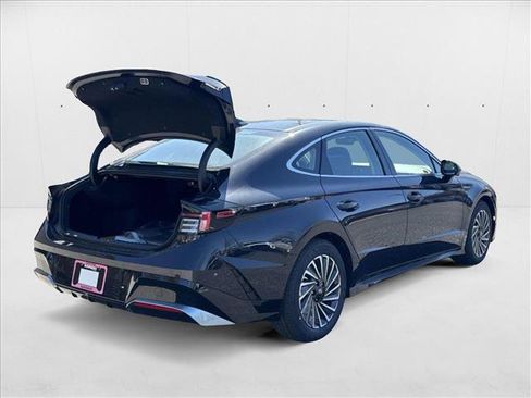 New 2025 Hyundai Sonata Limited image 2