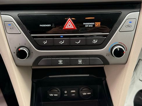 Used 2017 Hyundai Elantra SE image 21