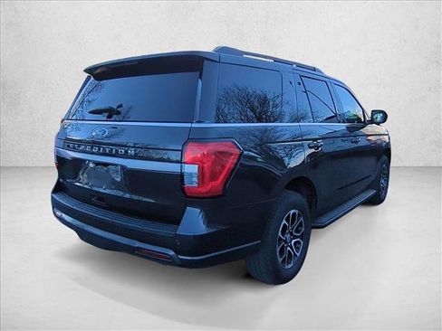 Used 2022 Ford Expedition XLT image 5