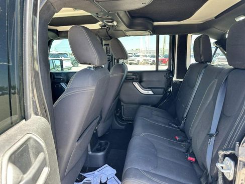 Used 2016 Jeep Wrangler Unlimited Sahara w/ Connectivity Group AWD/4WD image 10