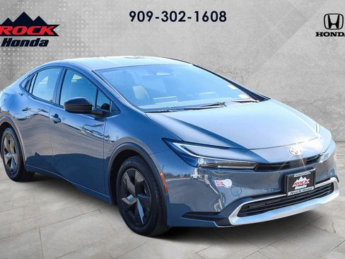Used 2024 Toyota Prius Prime FWD image 3