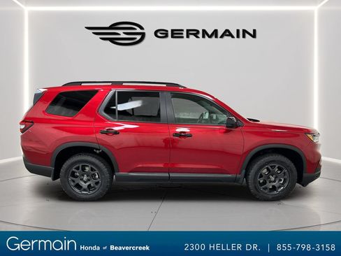 Used 2025 Honda Pilot TrailSport image 9